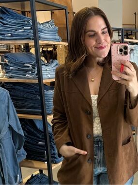 Meet your Posher, Elizabeth